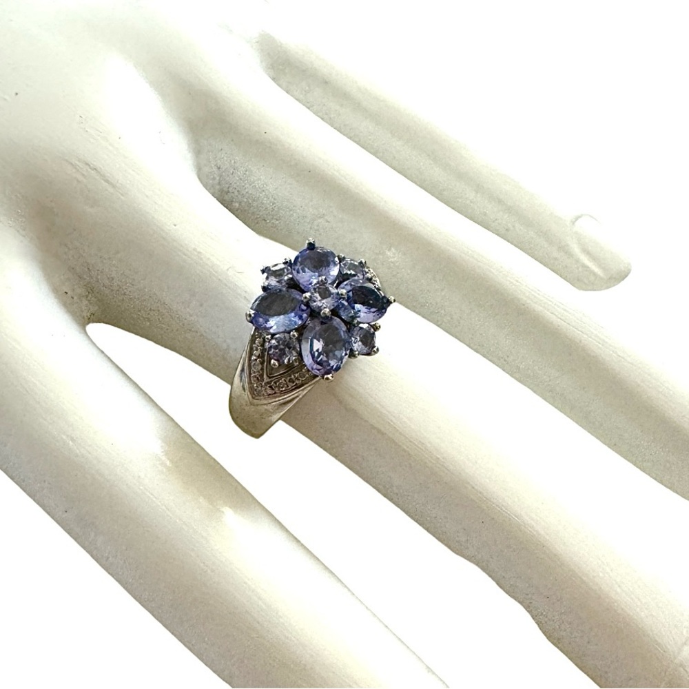 Stunning tanzanite flower 925 silver ring 🪻
